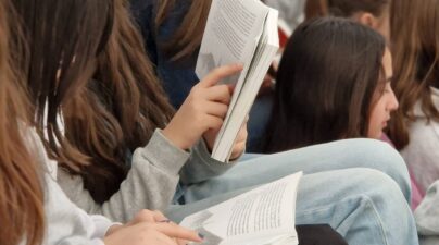 Ejemplar de “Ojo de Nube” disponible en la biblioteca escolar